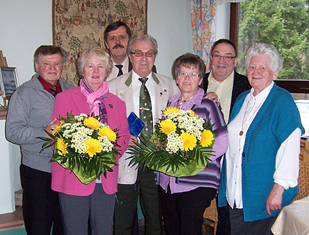 Ehrungen Bebra 2012 [Bild:Banner, Jubilare mit Vorstand]